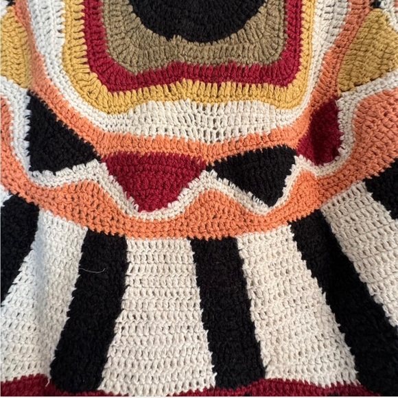 Vintage Knitting Needles Hand knitted Vest with wood bead accents - Picture 7 of 7